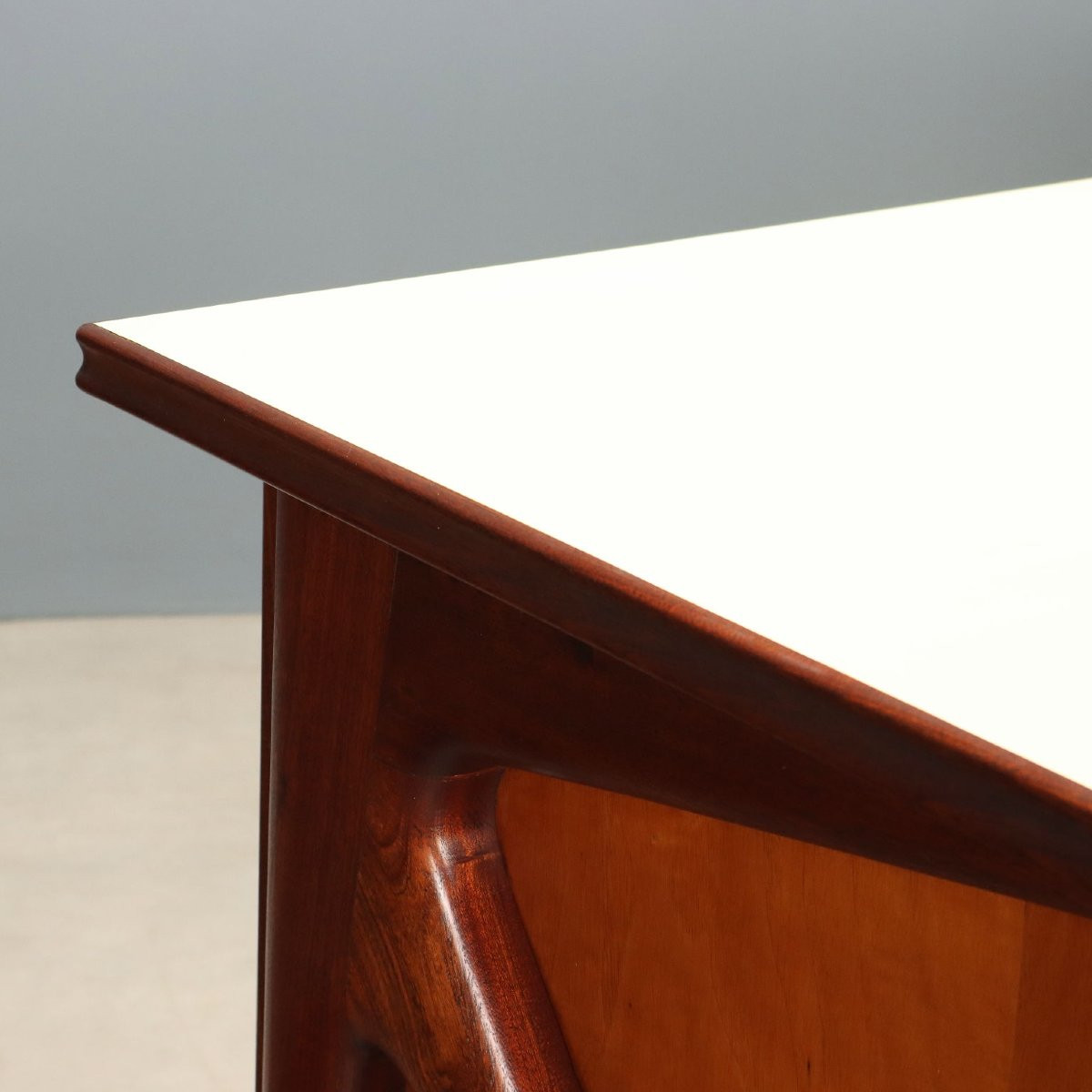 Bureau Vintage Hêtre Teinté Peuplier Design Italie Années 1950-photo-1