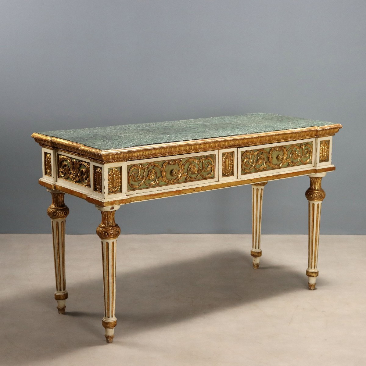 Table éclectique laquée et dorée Italie du milieu du XIXe siècle