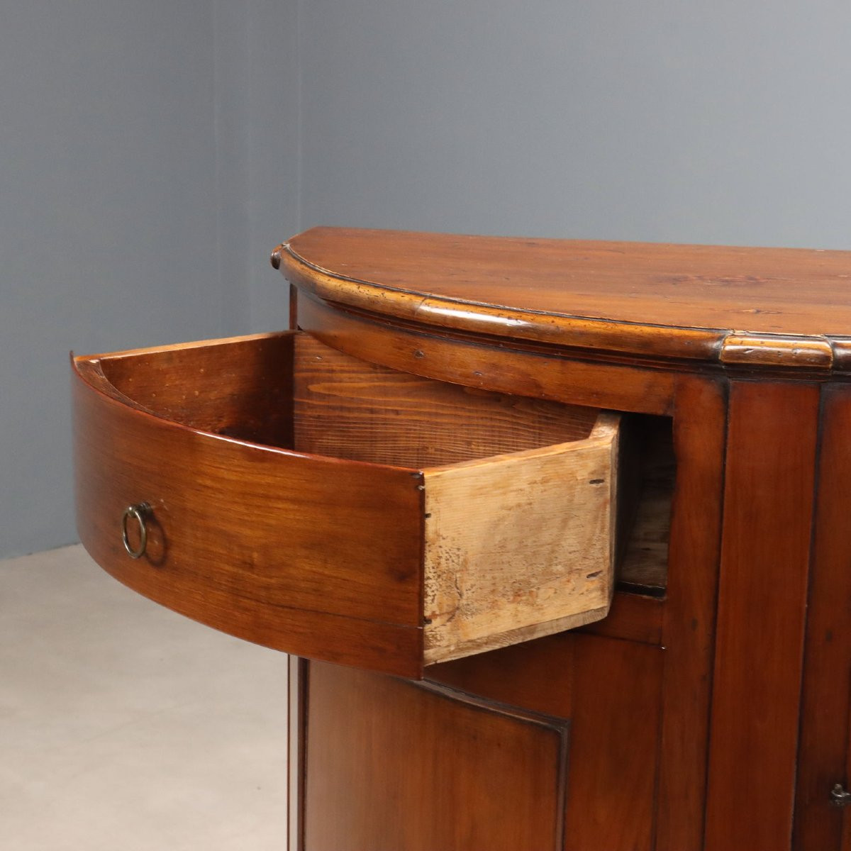 Early 20th-century Italian Cherry Wood Sideboard With Cutouts-photo-4