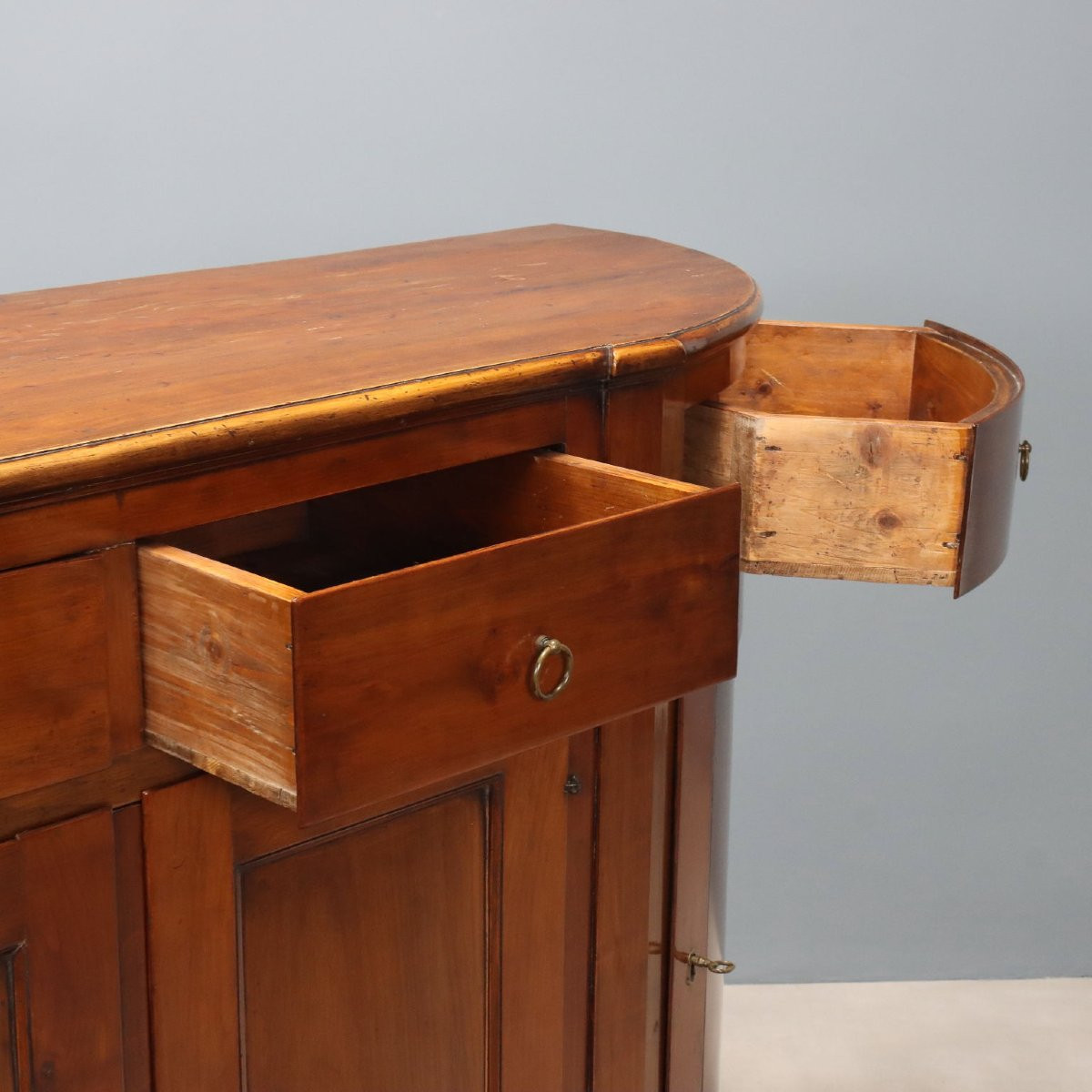 Early 20th-century Italian Cherry Wood Sideboard With Cutouts-photo-1