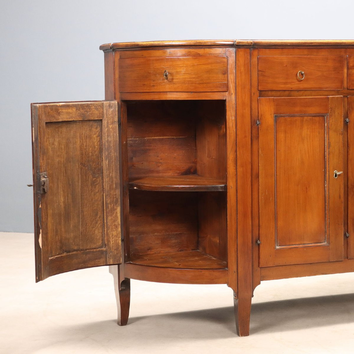 Early 20th-century Italian Cherry Wood Sideboard With Cutouts-photo-2