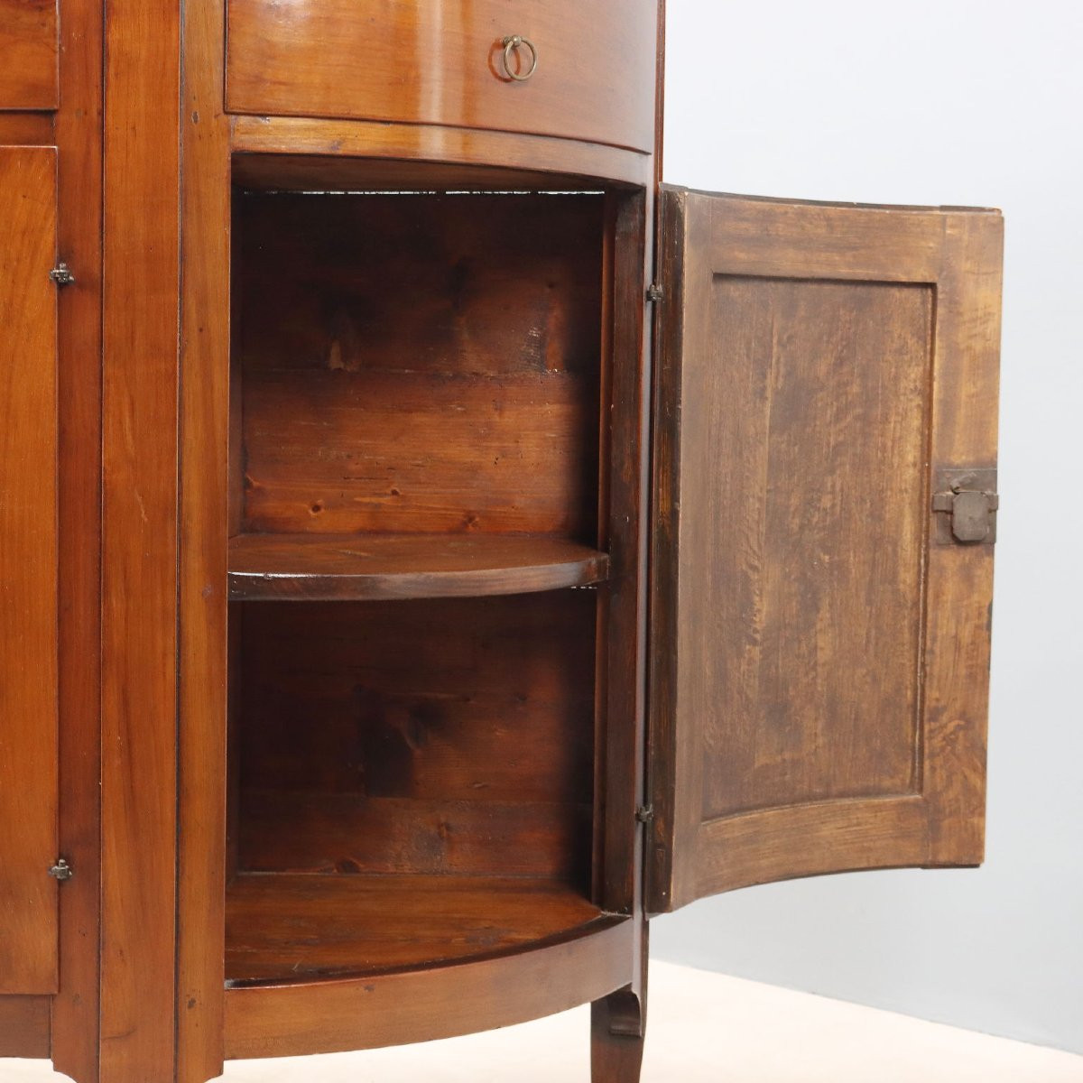 Early 20th-century Italian Cherry Wood Sideboard With Cutouts-photo-3