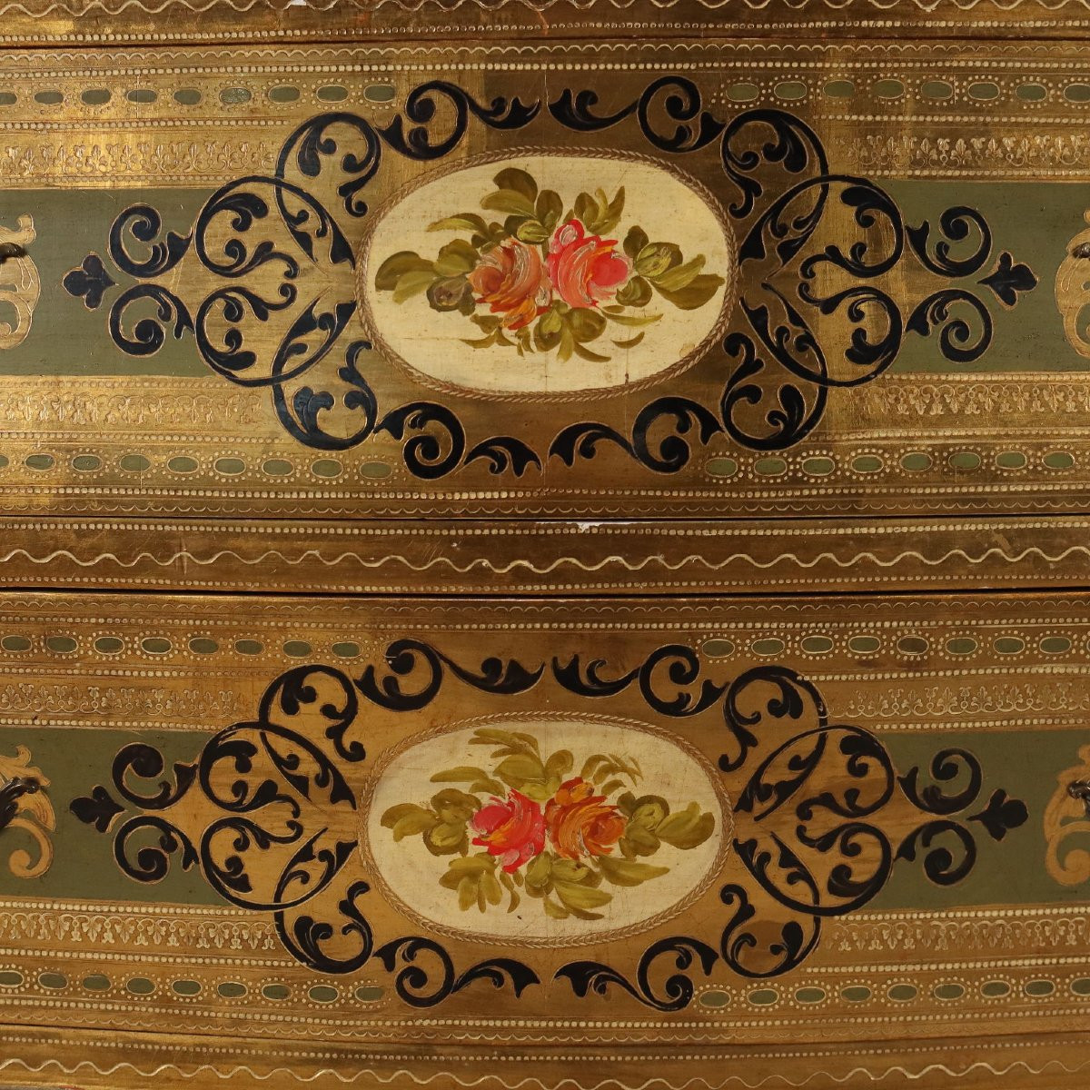 Petite commode en bois laqué et peint  Italie du XXe siècle-photo-4