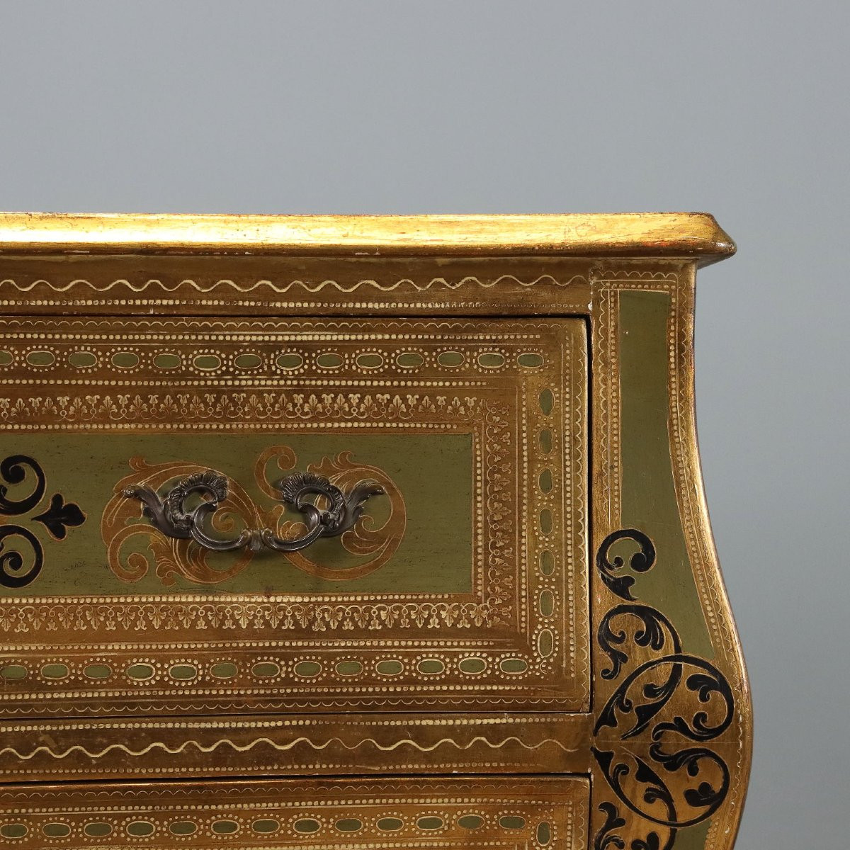 Petite commode en bois laqué et peint  Italie du XXe siècle-photo-1