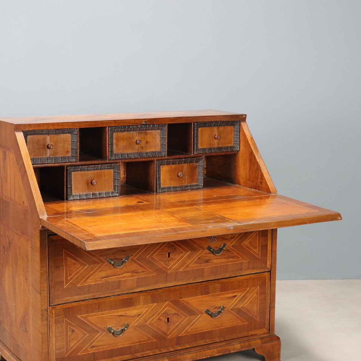 18th-century Central Italian Walnut Cabinet With Olive Wood Inlays-photo-3