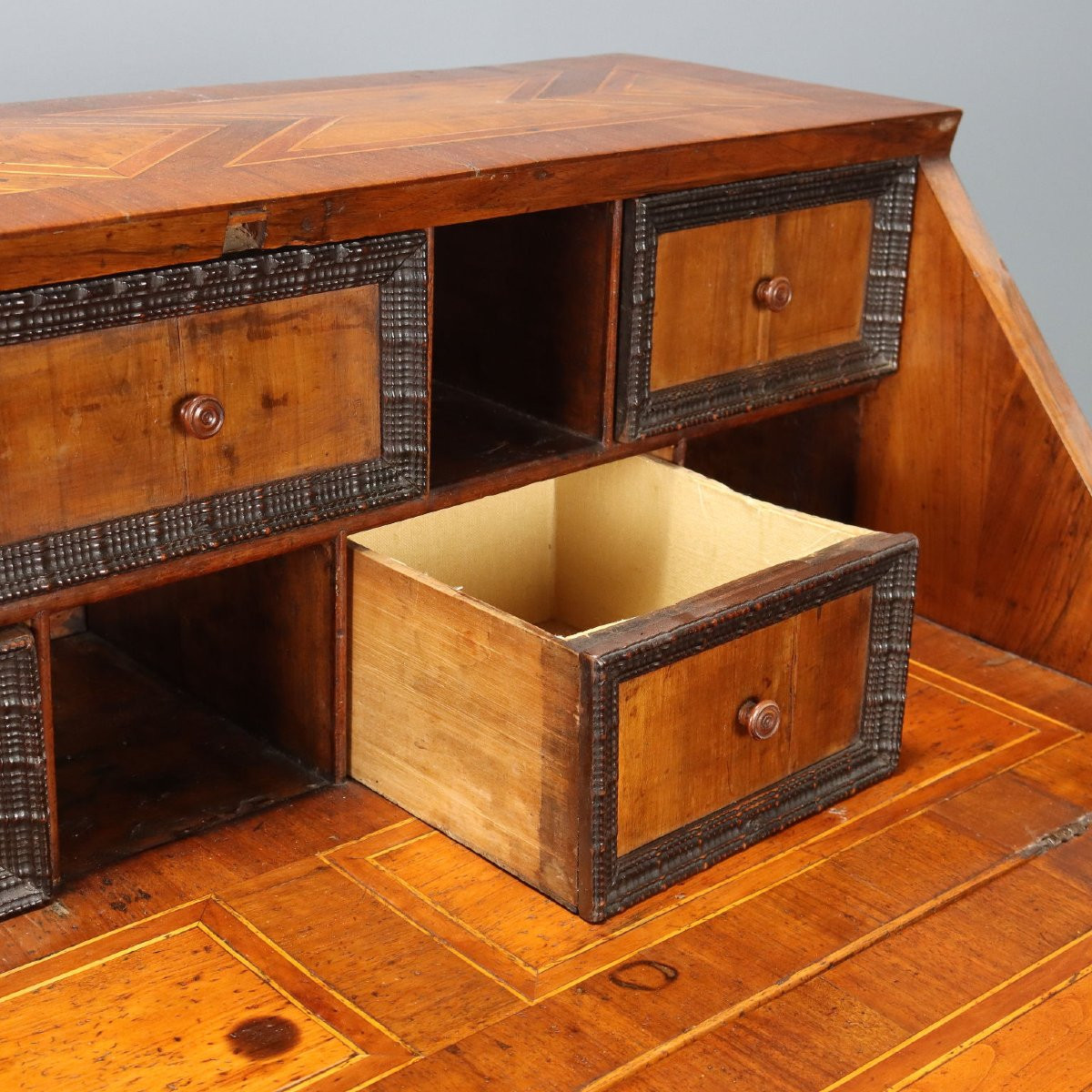 18th-century Central Italian Walnut Cabinet With Olive Wood Inlays-photo-4