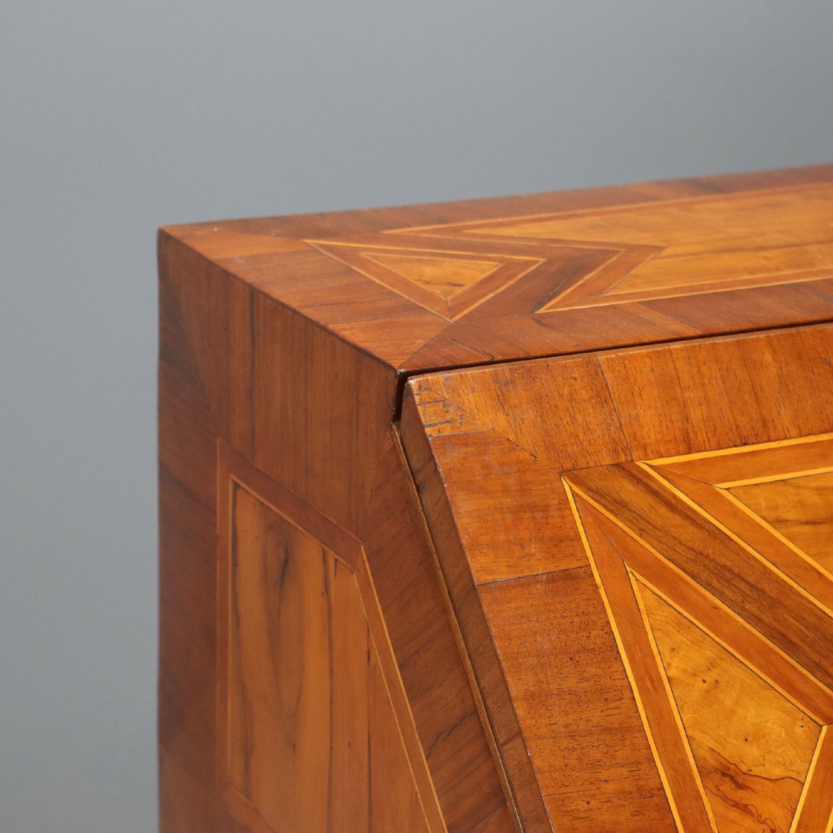 18th-century Central Italian Walnut Cabinet With Olive Wood Inlays-photo-1