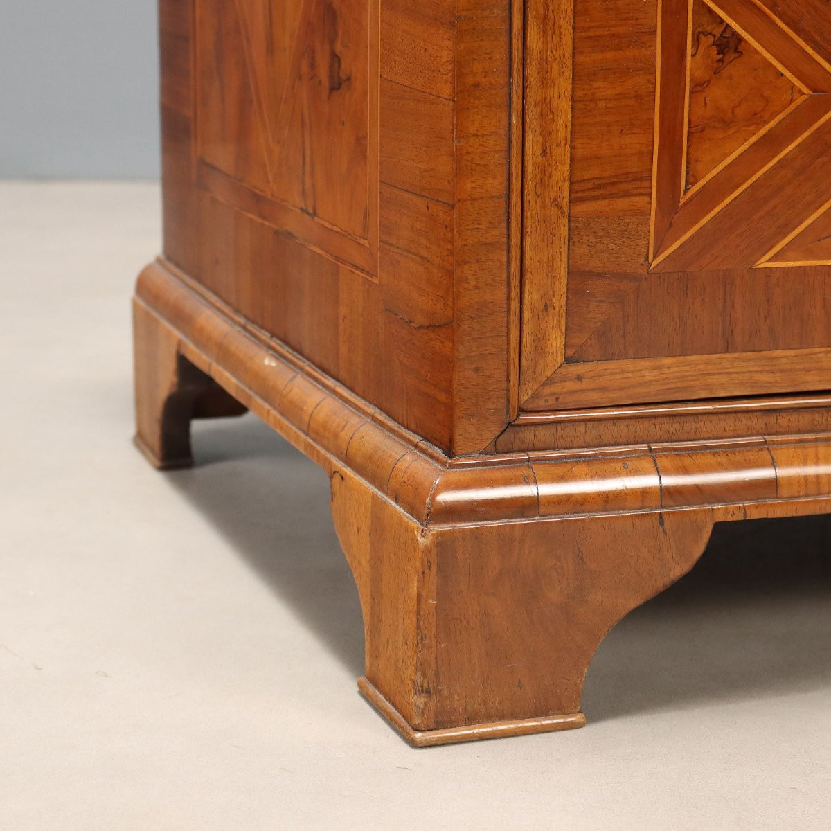 18th-century Central Italian Walnut Cabinet With Olive Wood Inlays-photo-5