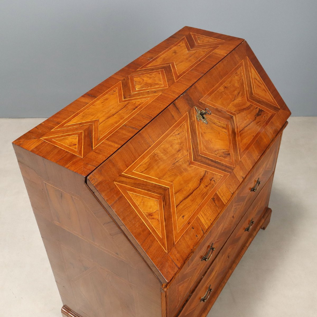 18th-century Central Italian Walnut Cabinet With Olive Wood Inlays-photo-6
