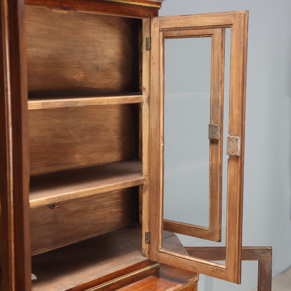 19th-century Italian Walnut Double-cabinet Sideboard With Cut-out Panels-photo-4
