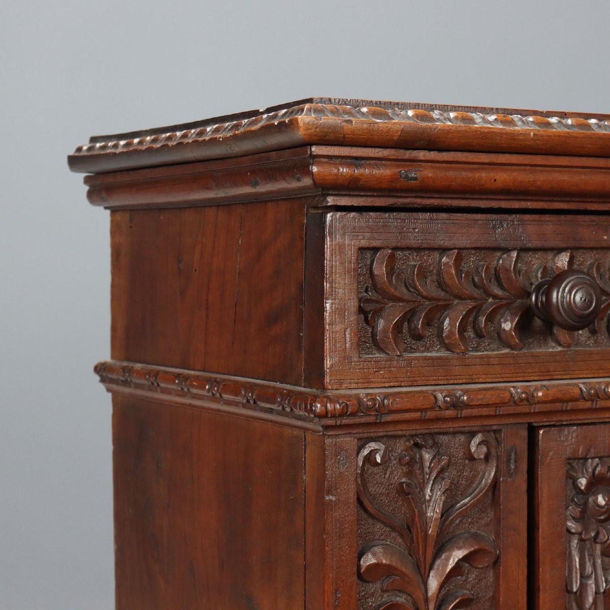 17th-century Genoese Baroque Kneeler In Ligurian Walnut-photo-1