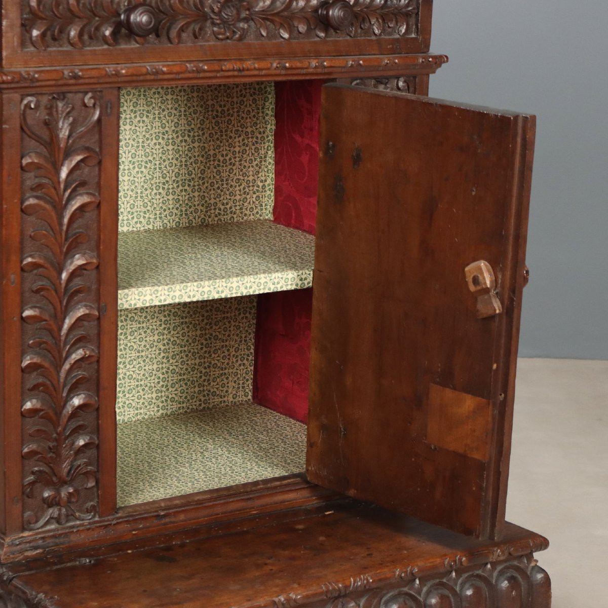 17th-century Genoese Baroque Kneeler In Ligurian Walnut-photo-3