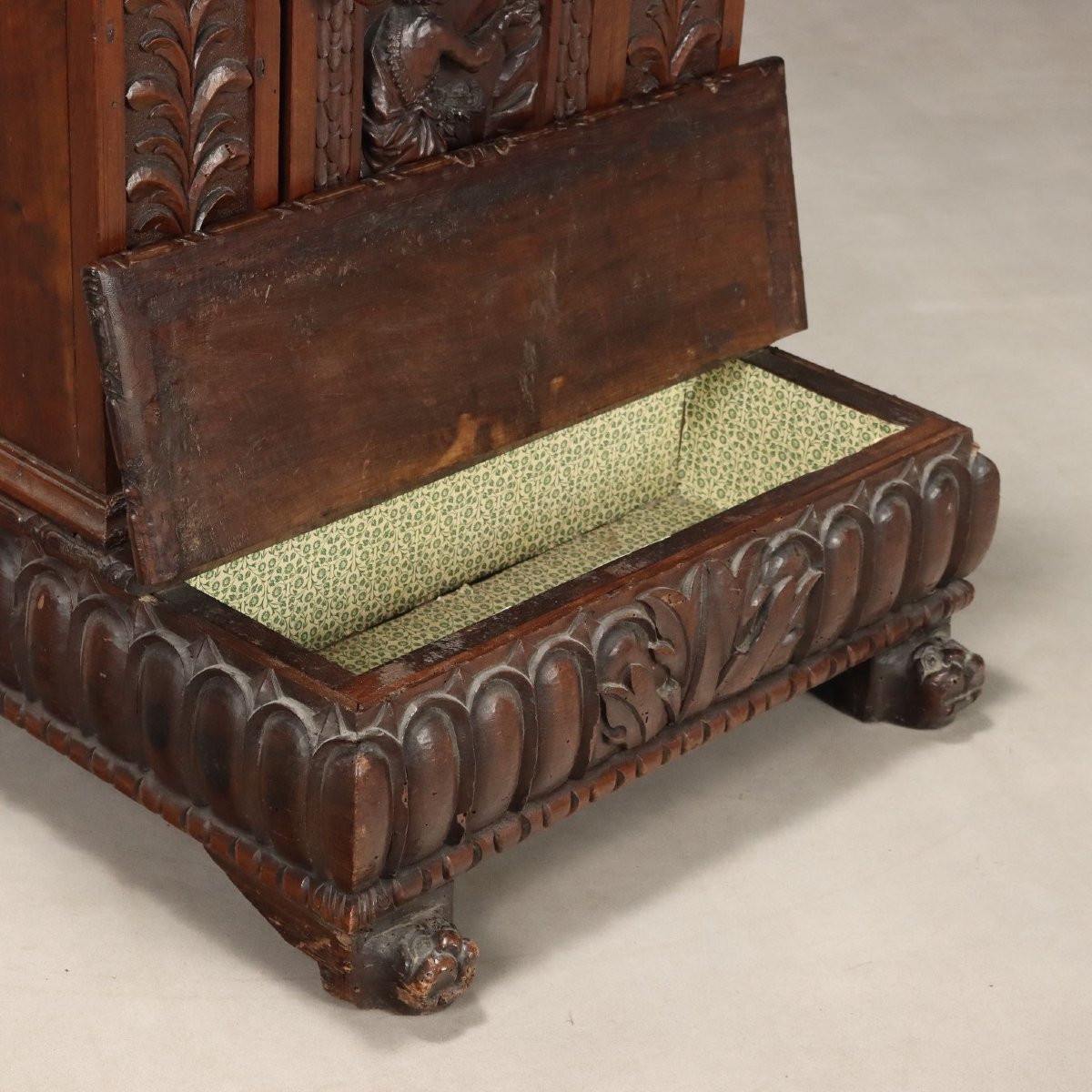 17th-century Genoese Baroque Kneeler In Ligurian Walnut-photo-4
