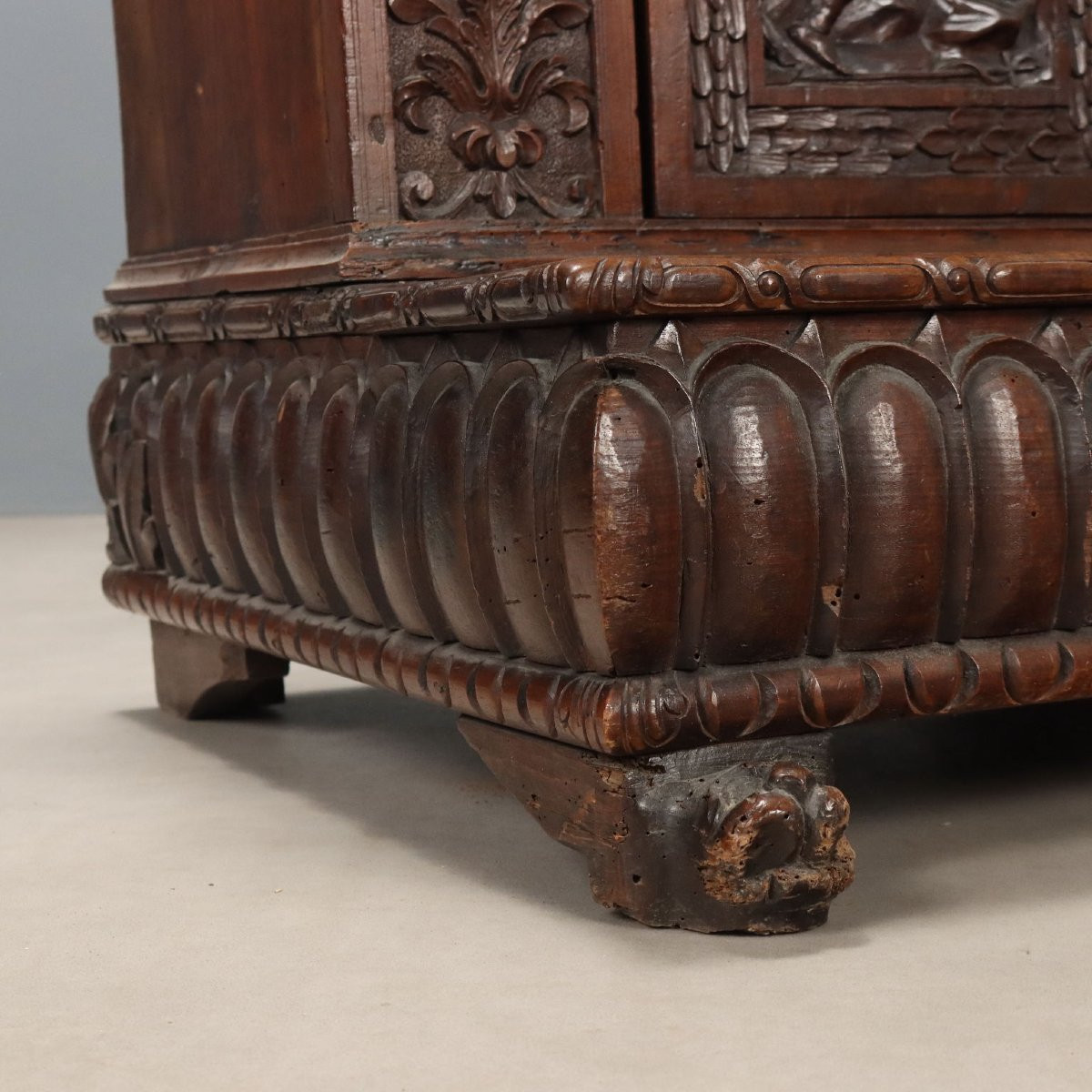 17th-century Genoese Baroque Kneeler In Ligurian Walnut-photo-5
