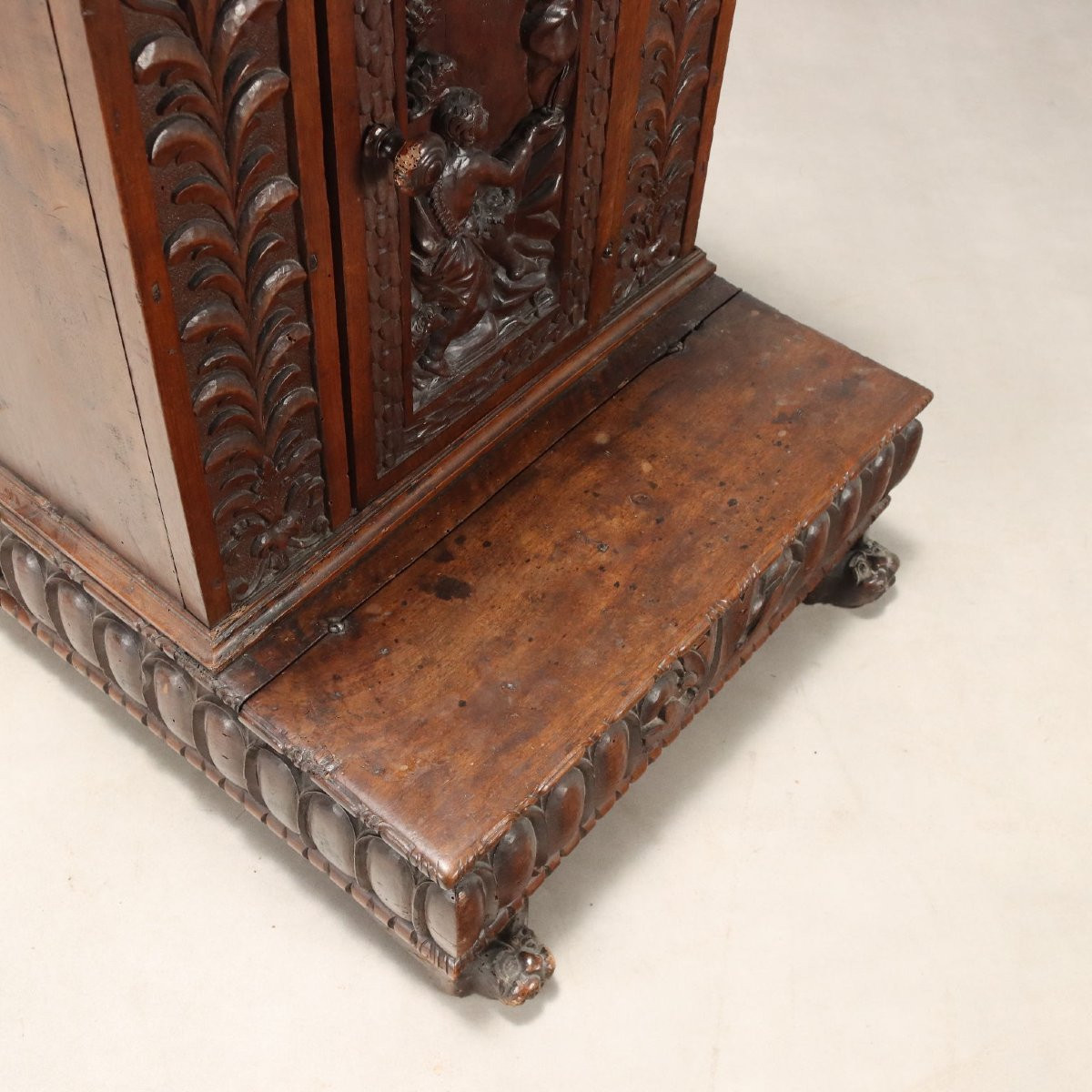 17th-century Genoese Baroque Kneeler In Ligurian Walnut-photo-7