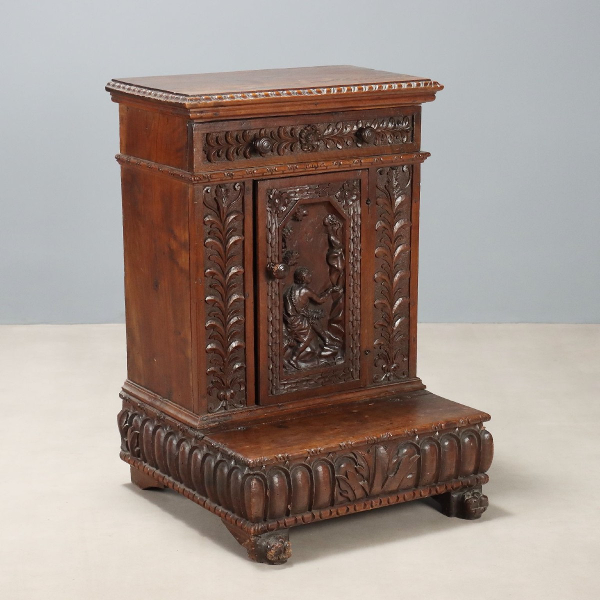 17th-century Genoese Baroque Kneeler In Ligurian Walnut