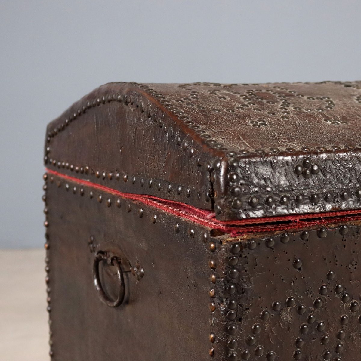 Coffre Ancien Cuir Tissu Bordeaux Espagne XVIIIe Siècle-photo-4