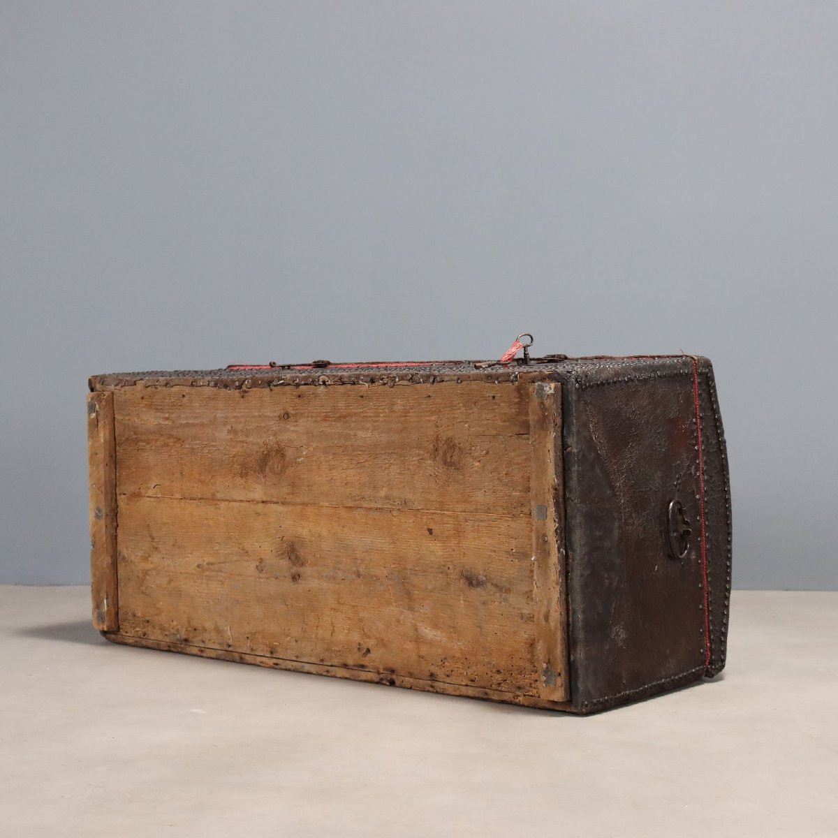 Coffre Ancien Cuir Tissu Bordeaux Espagne XVIIIe Siècle-photo-7