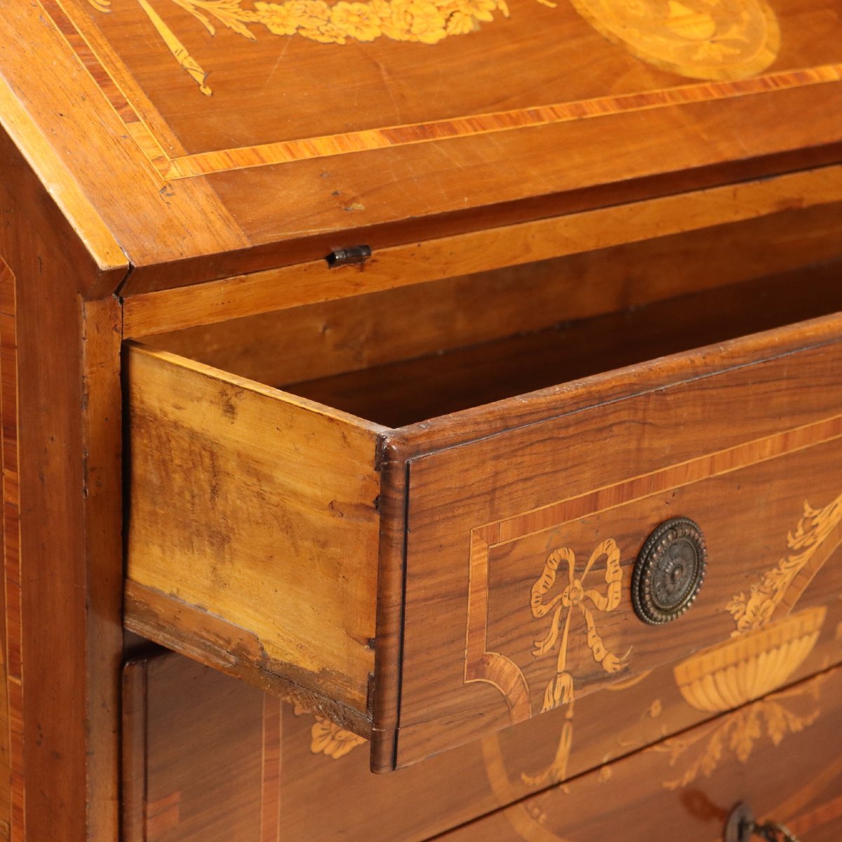 Walnut Chest Of Drawers With Maple Inlays, Piacenza, Mid-18th Century-photo-1
