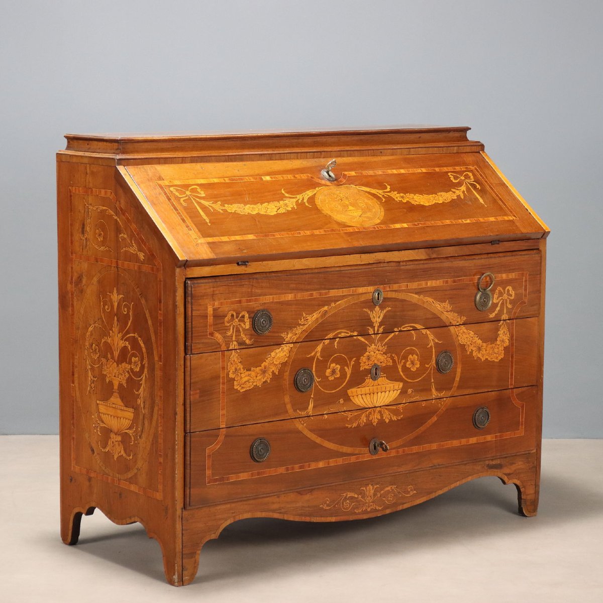 Walnut Chest Of Drawers With Maple Inlays, Piacenza, Mid-18th Century