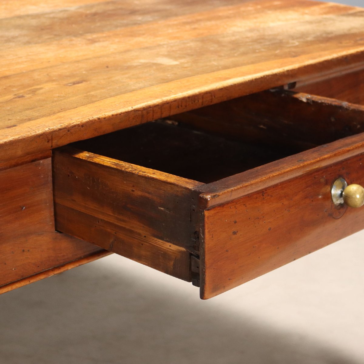 Early 19th-century Italian Walnut Table-photo-1