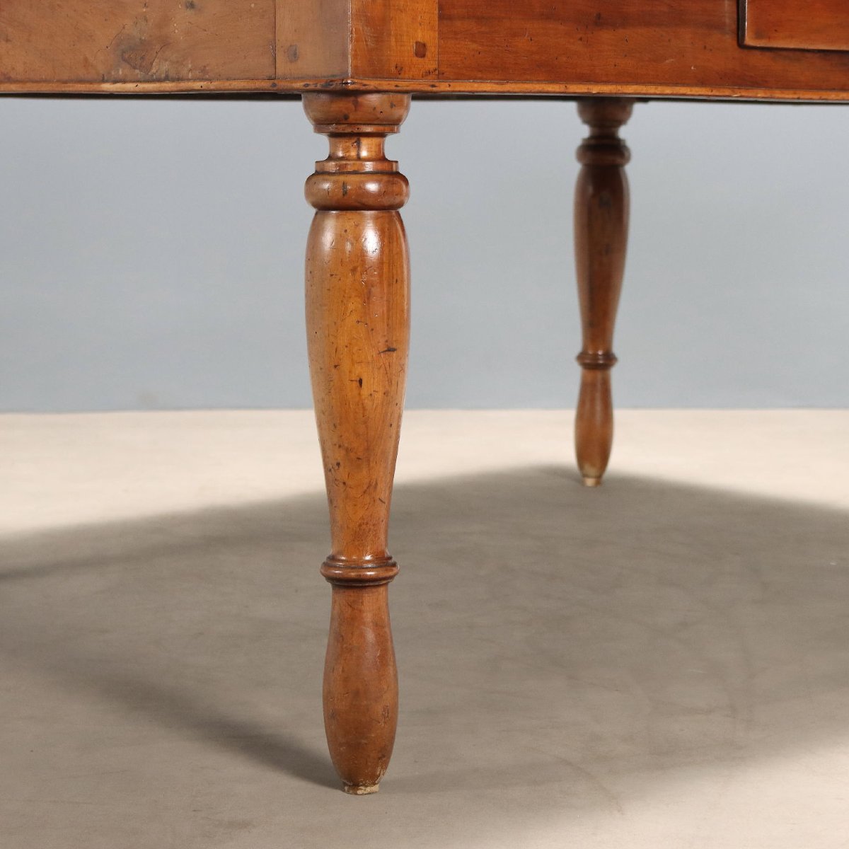 Early 19th-century Italian Walnut Table-photo-3