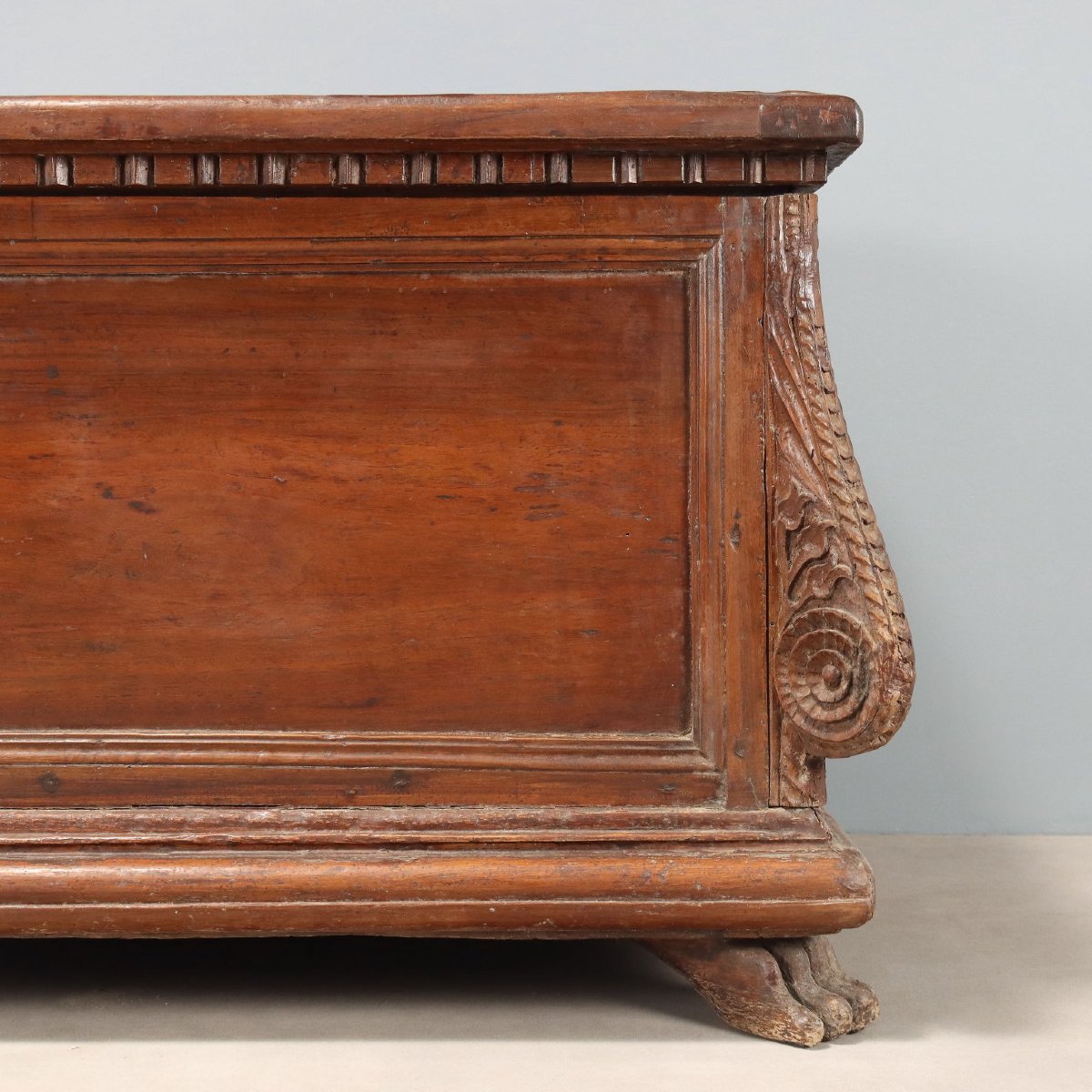 Coffre Ancien Noyer Gravé Italie du XVIIIe Siècle-photo-4