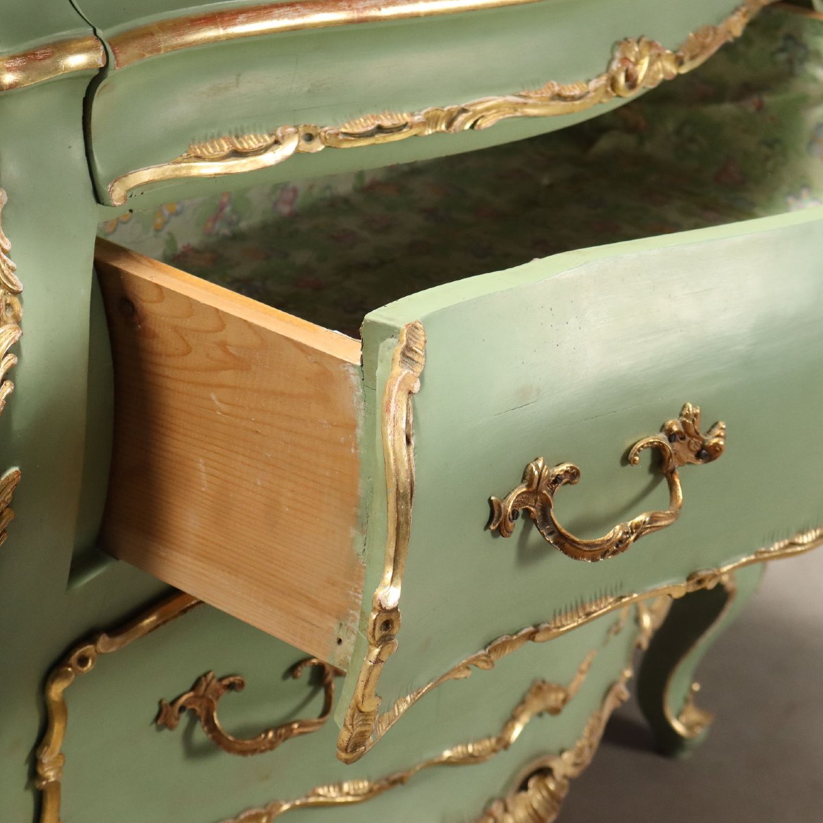 Early 20th-century Italian Baroque-style Chest Of Drawers, Lacquered And Gilded-photo-1