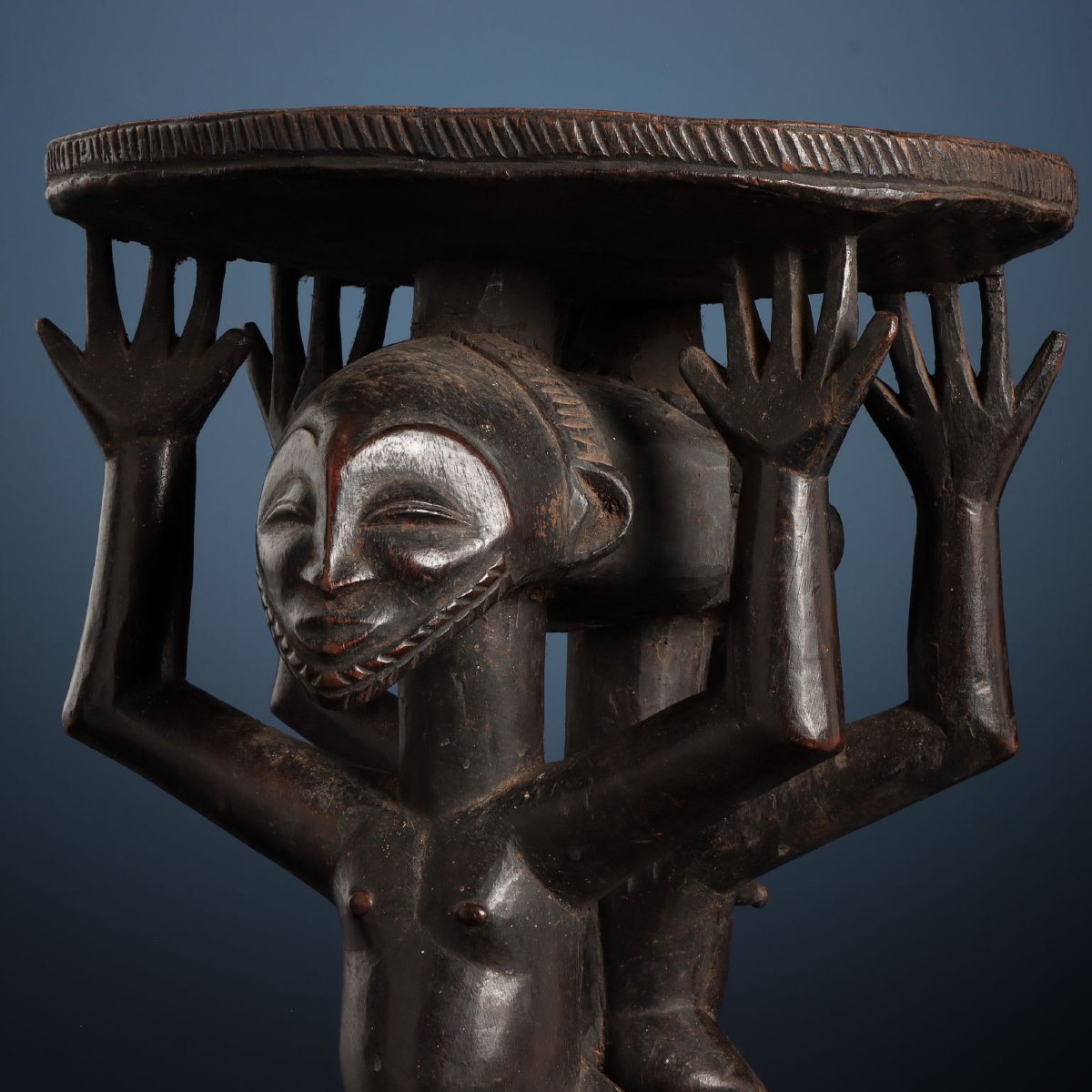 Siège de Chef avec Figures d'Ancêtres Bois Congo XXe Siècle République Démocratique du Congo-photo-1
