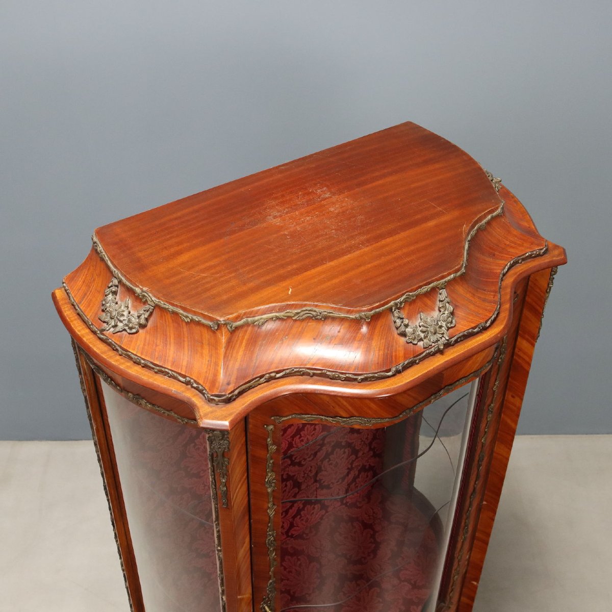 Vitrine de style baroque en bois de rose France, début du XXe siècle-photo-4
