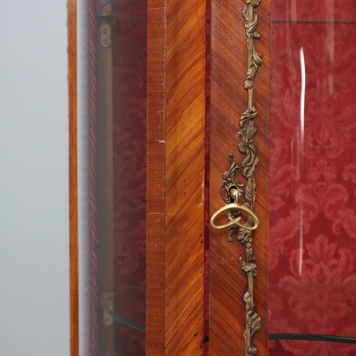 Vitrine de style baroque en bois de rose France, début du XXe siècle-photo-2