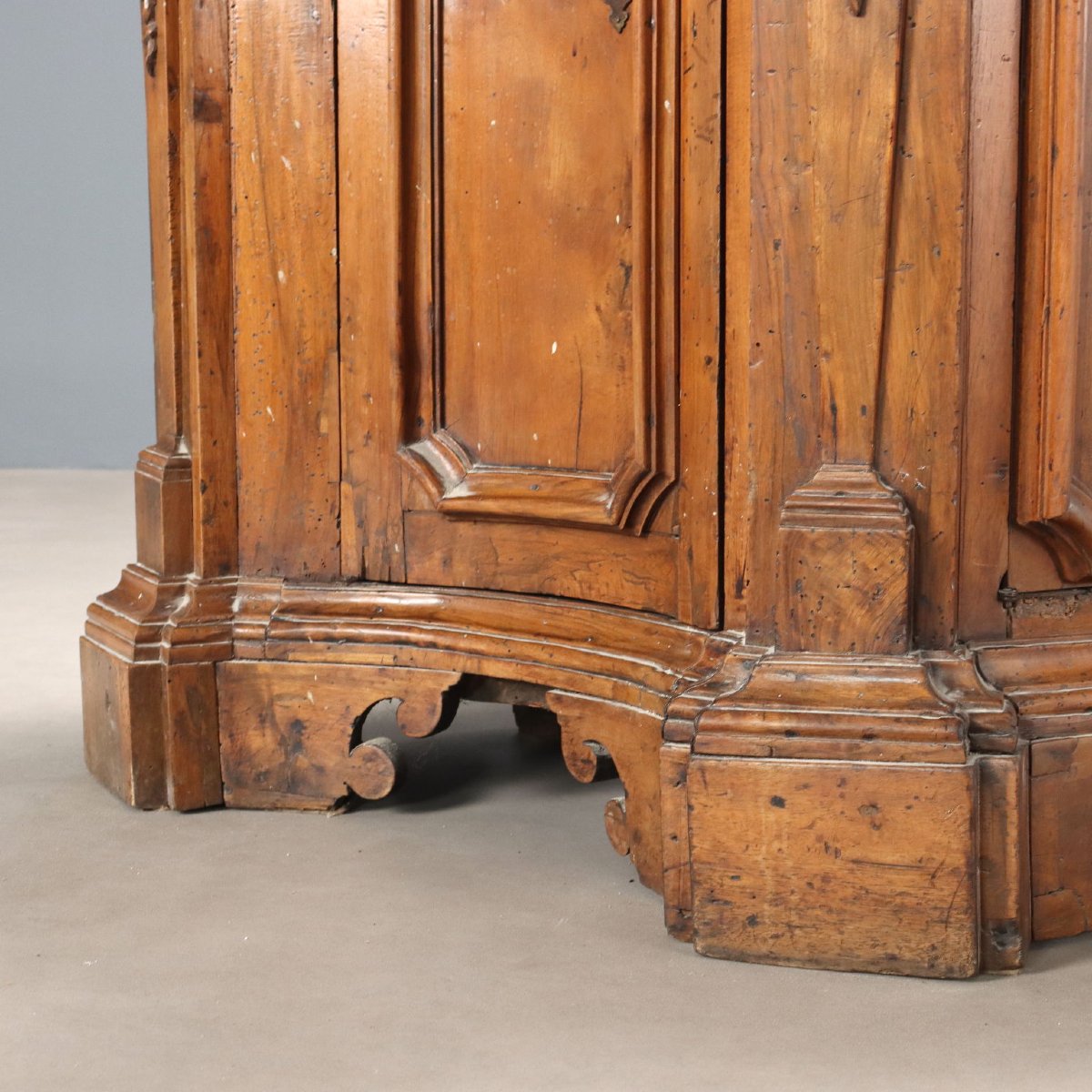 Antique Baroque Walnut Cupboard  With 5 Drawers XVII Century-photo-3