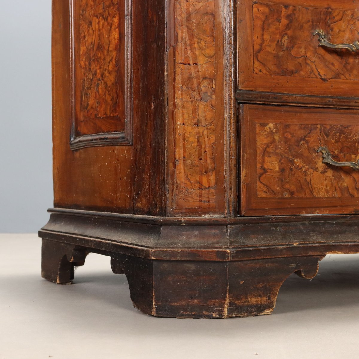 Baroque Chest Of Drawers In Walnut - Lombardy, 17th Century; Lombardy, Late 17th Century-photo-3