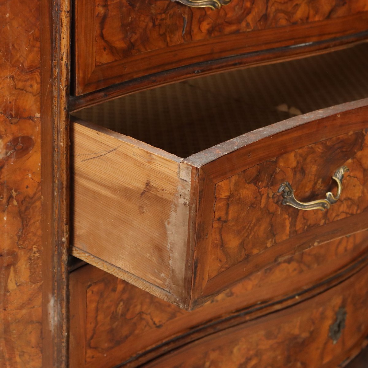 Baroque Chest Of Drawers In Walnut - Lombardy, 17th Century; Lombardy, Late 17th Century-photo-3