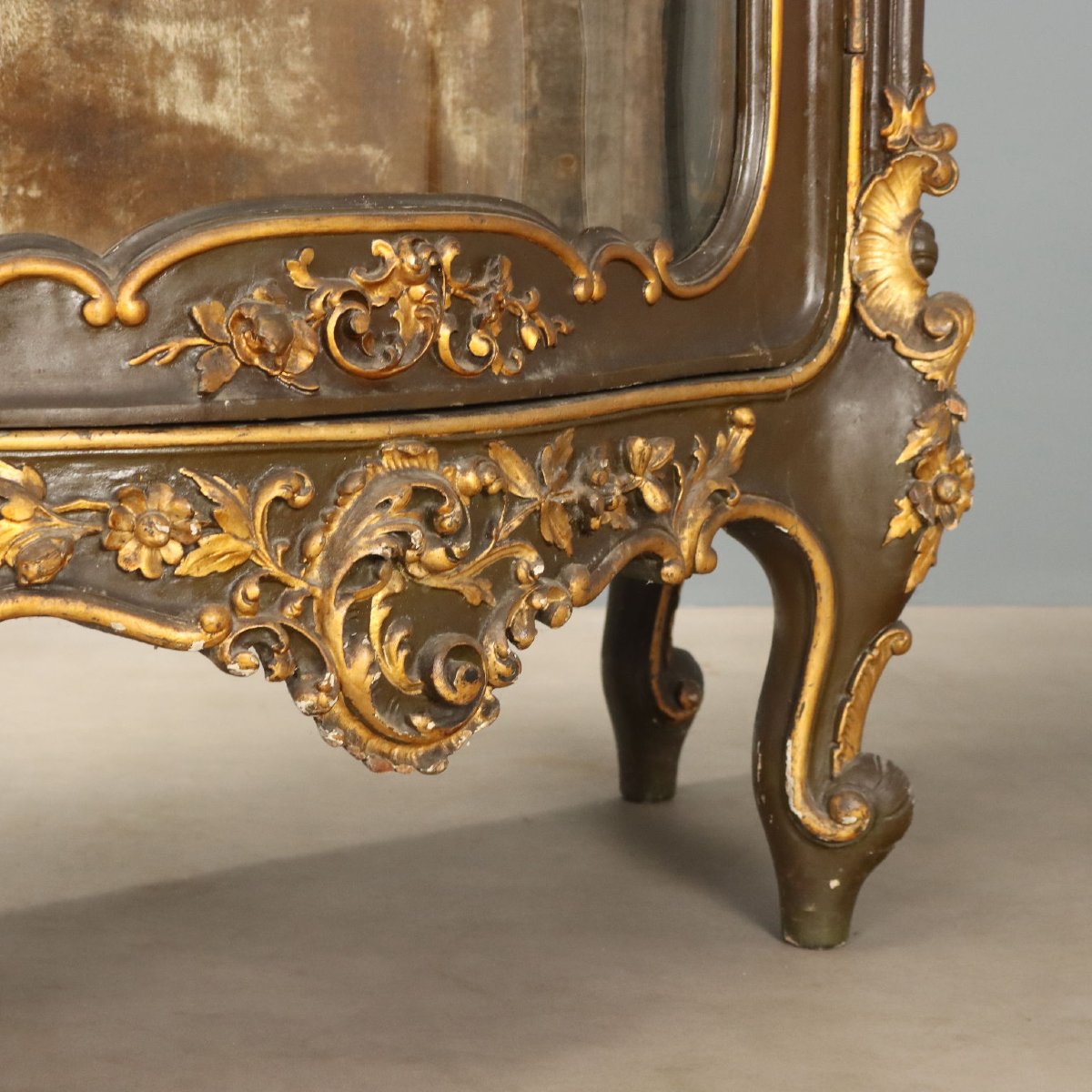 Barocchetto-style Corner Display Cabinet - Carved Wood, Italy, Late 19th Century-photo-6