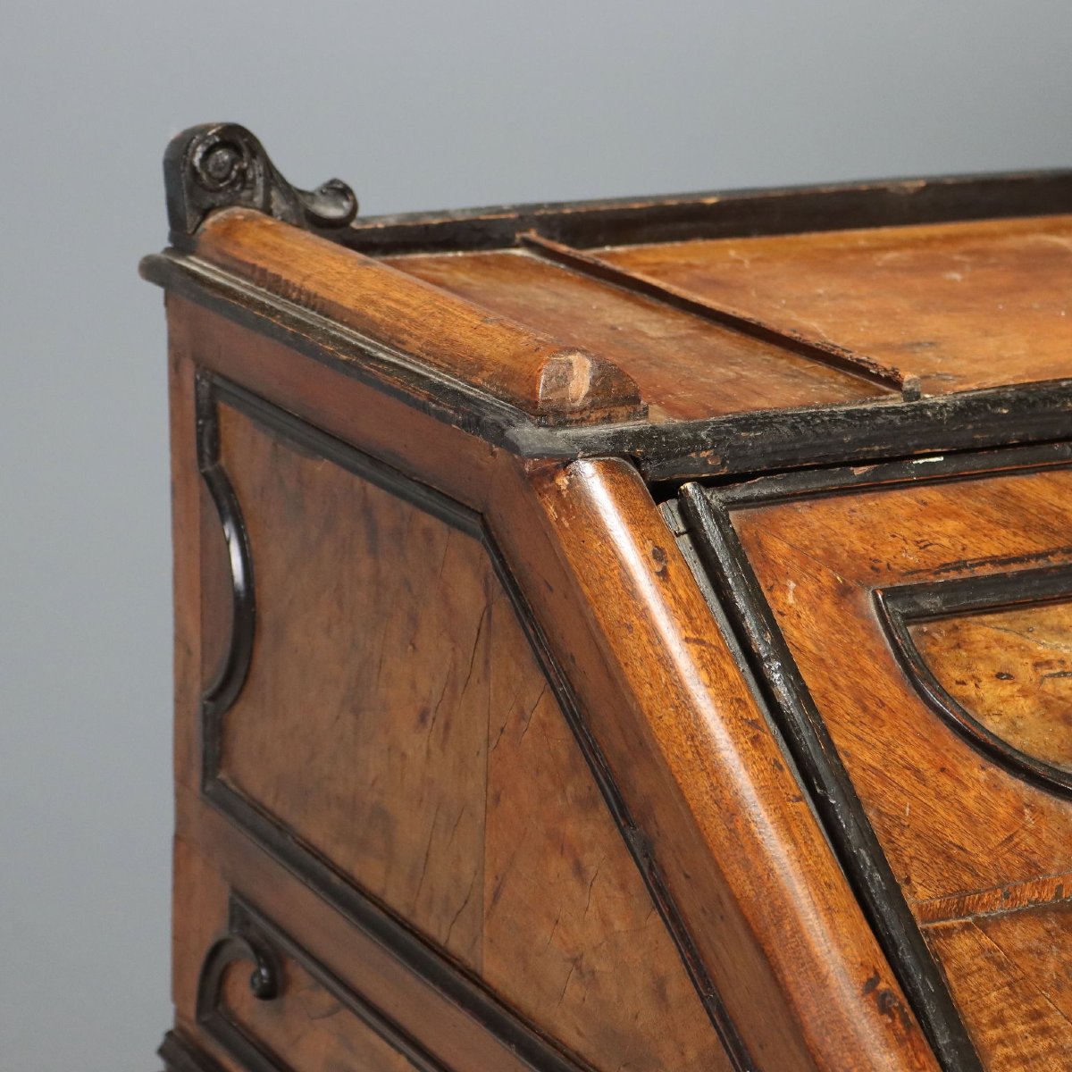 Walnut And Walnut Burl Folding Table With Ebonized Details, Lombardy, Mid-18th Century-photo-2