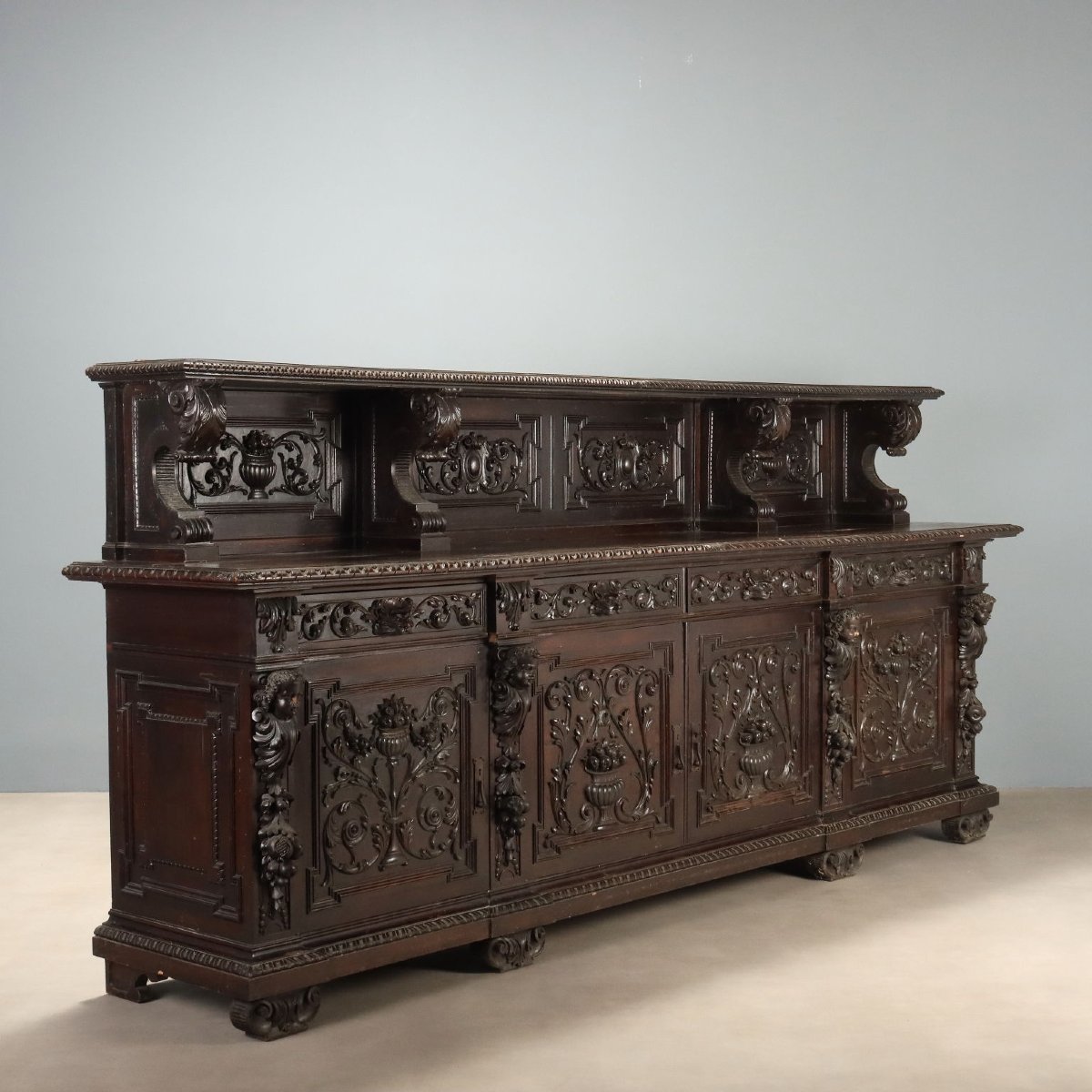 Buffet Néo-Renaissance en Noyer Ébonisé Italie, fin du XIXe siècle
