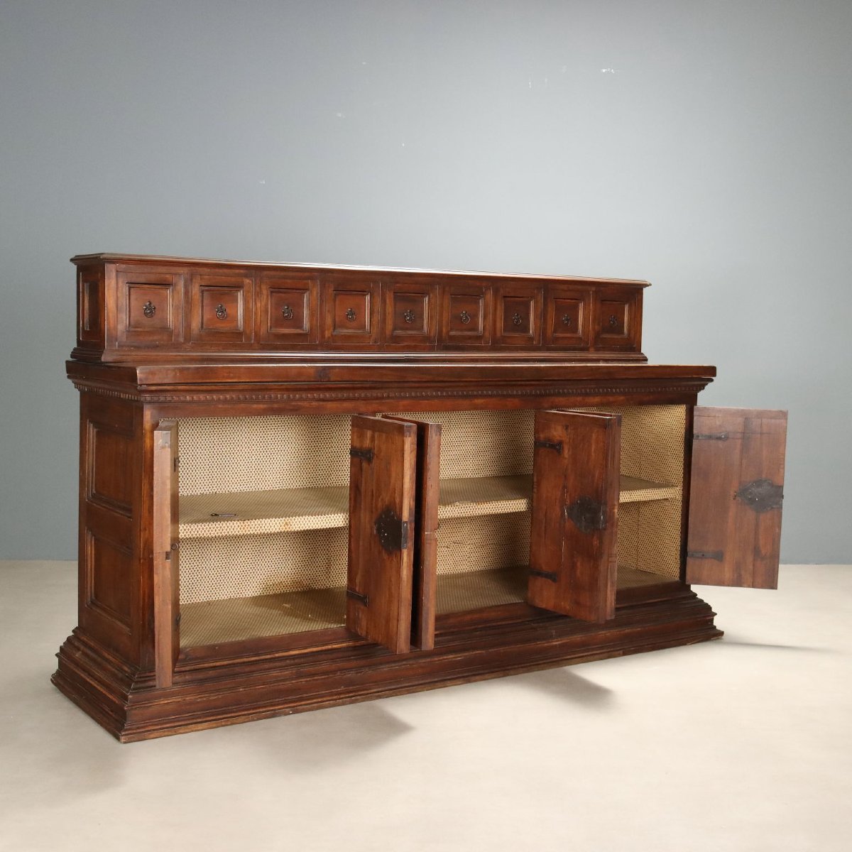 Buffet Style Baroque en Noyer et Peuplier  Italie, première moitié du XXe siècle-photo-3