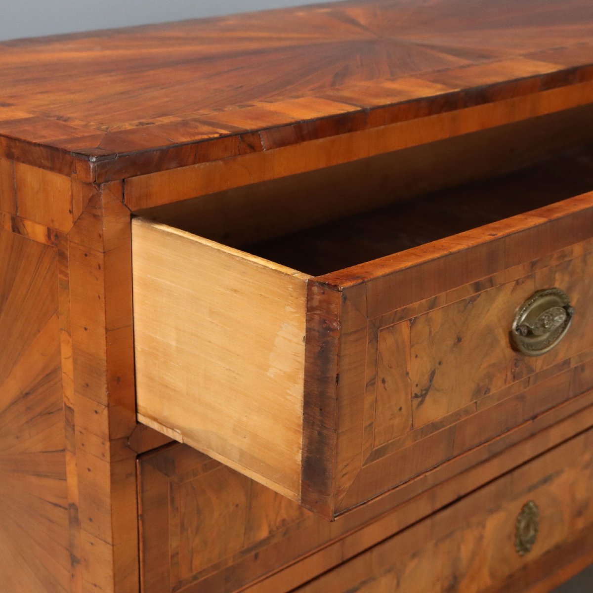 Commode Néoclassique en Noyer et Ronce Émilie, dernier quart du XVIIIe siècle-photo-1