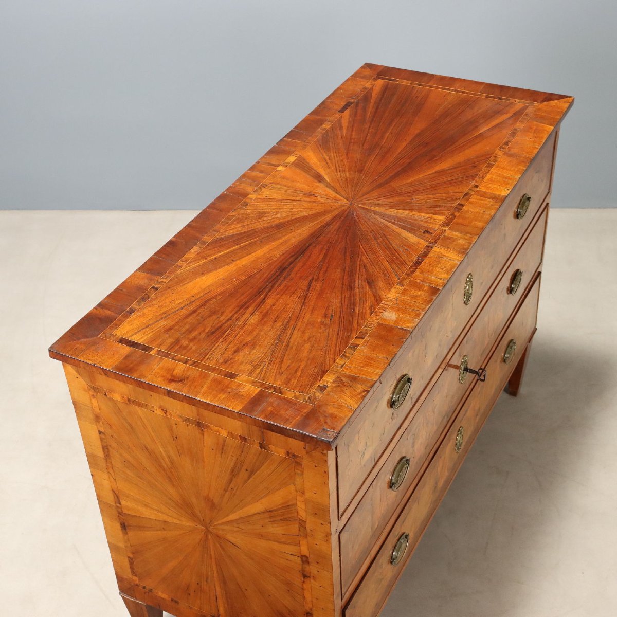 Commode Néoclassique en Noyer et Ronce Émilie, dernier quart du XVIIIe siècle-photo-2
