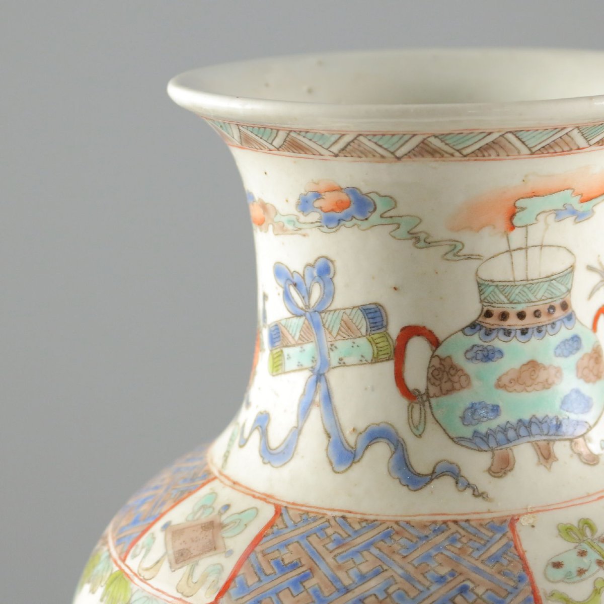 Vase balustre en porcelaine  Chine, fin de la dynastie Qing, 1868-1912-photo-1