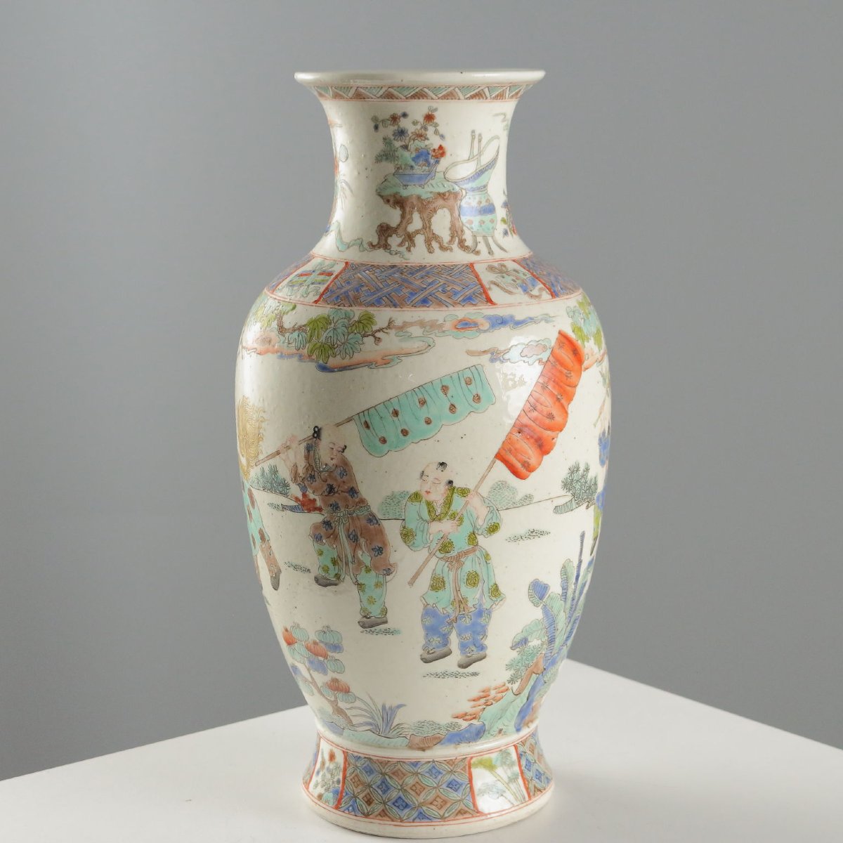 Vase balustre en porcelaine  Chine, fin de la dynastie Qing, 1868-1912-photo-2