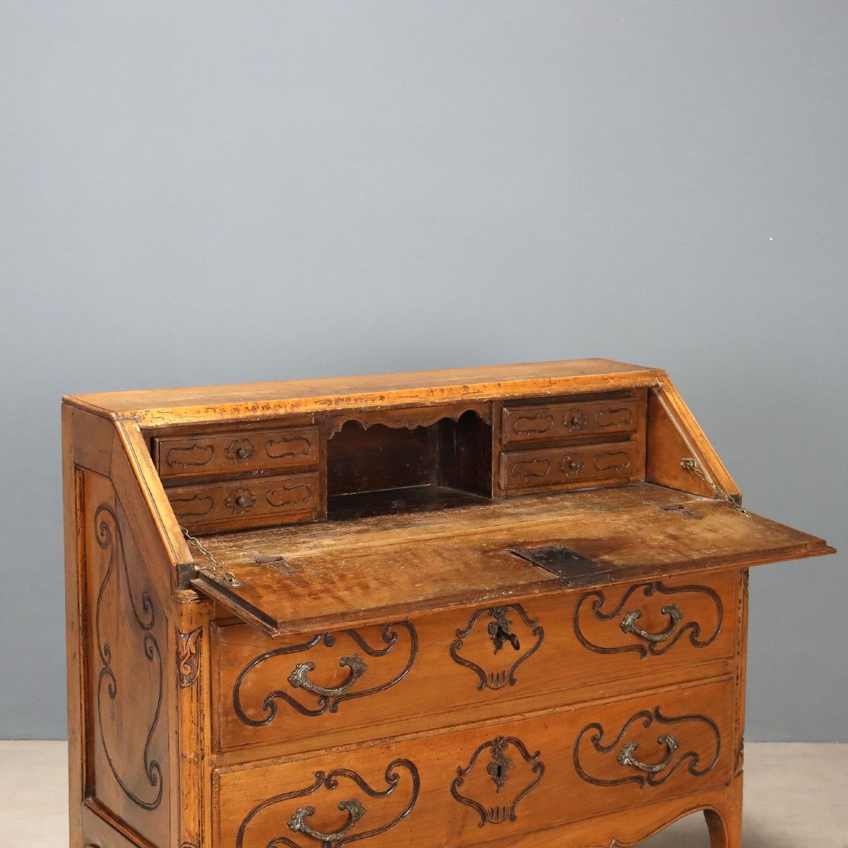 Piedmont Walnut Folding Table, 18th Century-photo-3