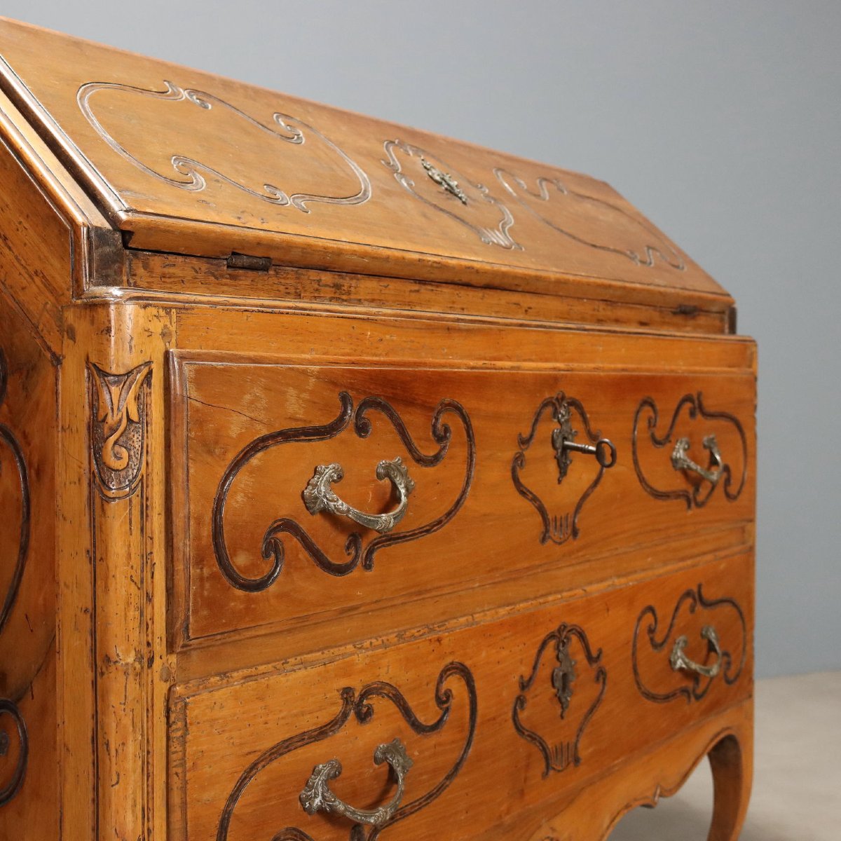 Piedmont Walnut Folding Table, 18th Century-photo-4