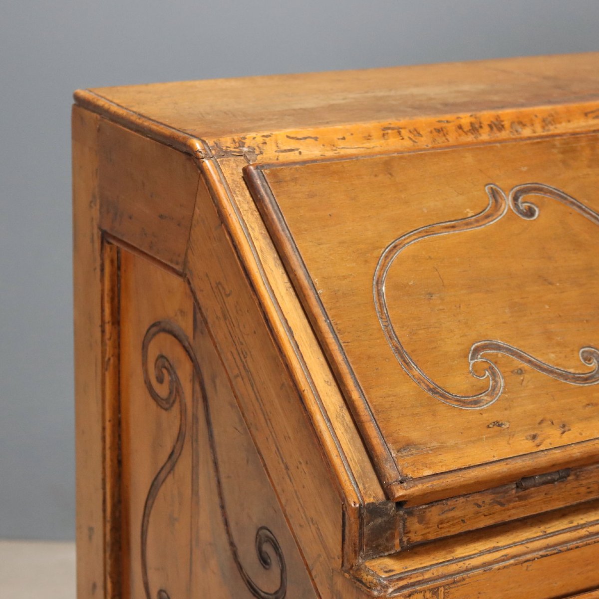 Piedmont Walnut Folding Table, 18th Century-photo-2