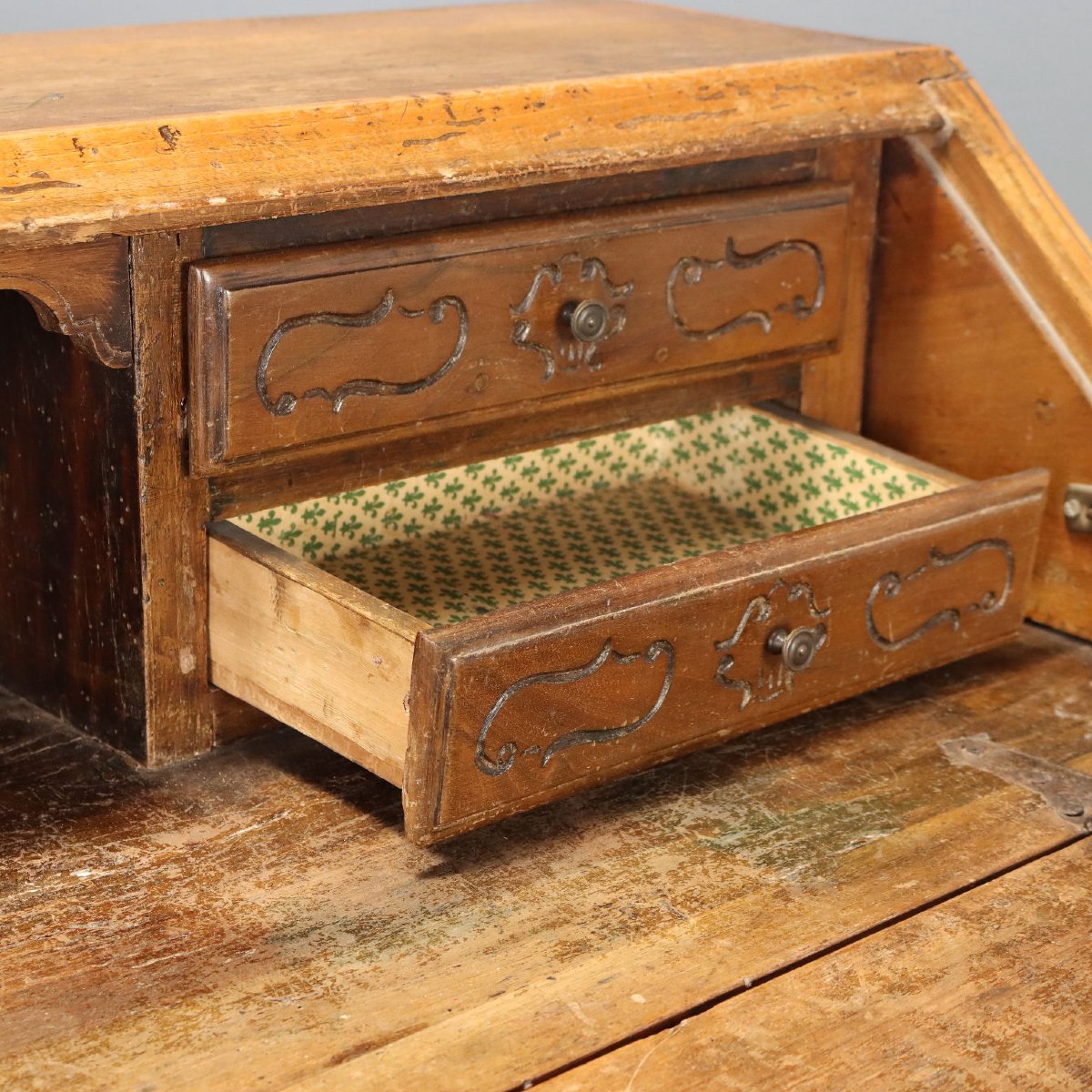 Piedmont Walnut Folding Table, 18th Century-photo-4