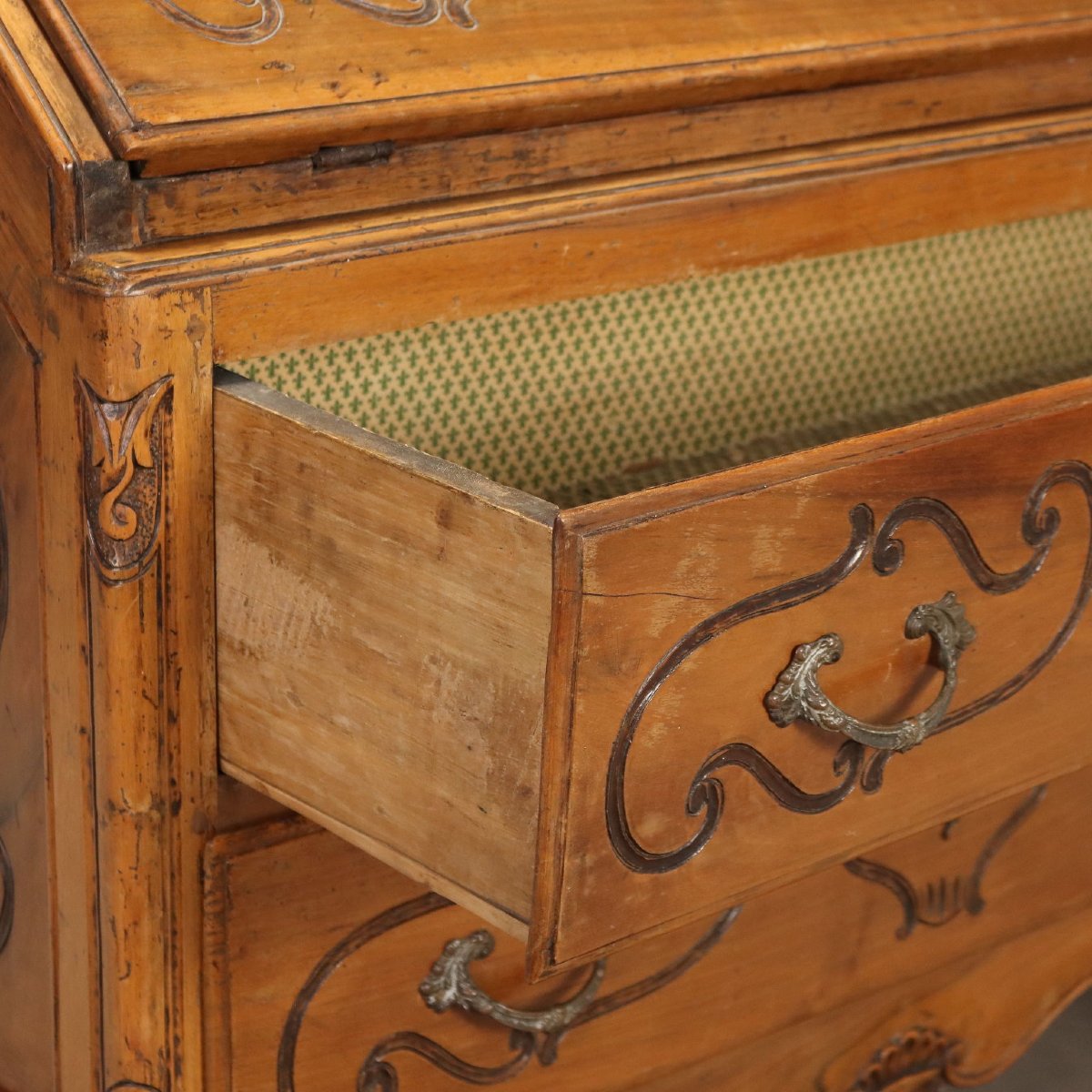 Piedmont Walnut Folding Table, 18th Century-photo-6