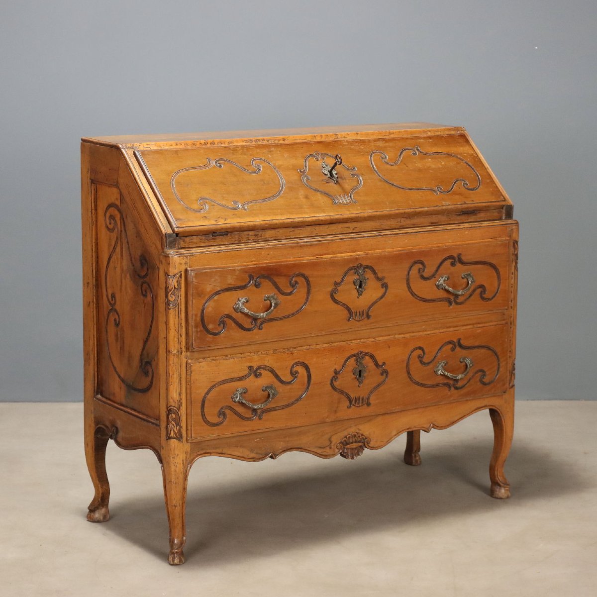 Piedmont Walnut Folding Table, 18th Century