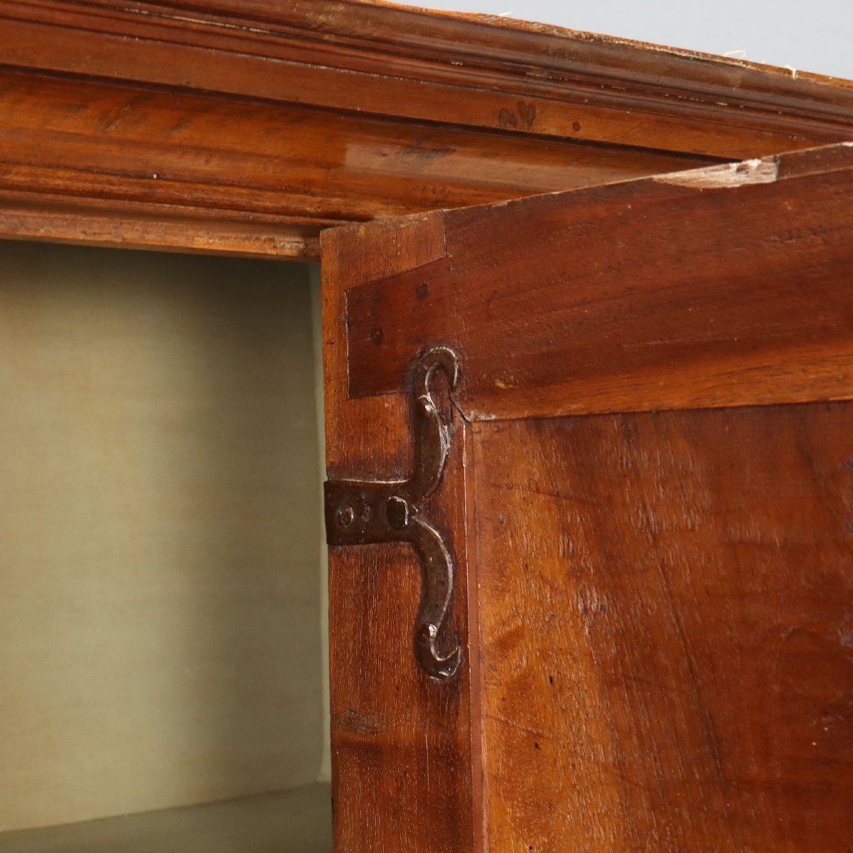 Baroque Walnut Cabinet - Piedmont, 18th Century Piedmont, 18th Century-photo-3
