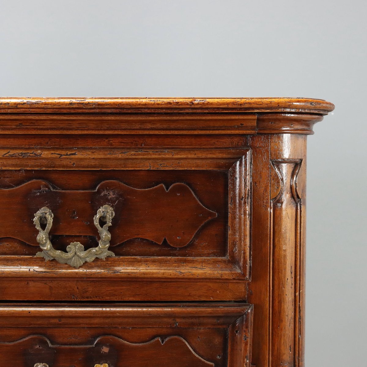 Early 17th-century Lombardy Baroque Chest In Walnut With Molded Drawers-photo-3